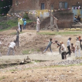 Cómo se celebra el Festival de Lanzamiento de Piedras Gotmar Mela en la India, donde mueren personas