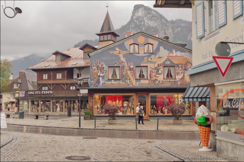 Cómo se ve un pueblo alpino pintado