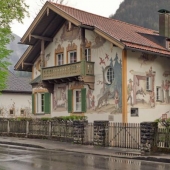 Cómo se ve un pueblo alpino pintado