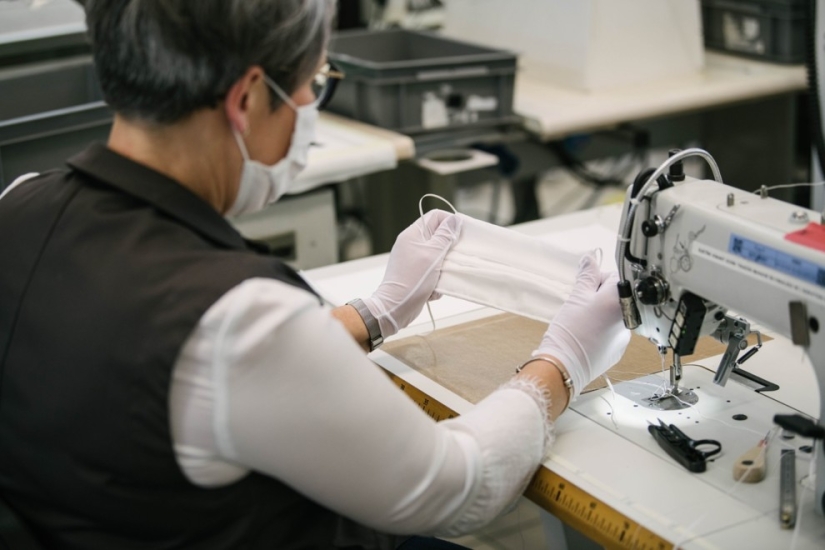 Cómo se ven los protectores faciales de Louis Vuitton, los más caros del mercado, y el nuevo logotipo de la marca