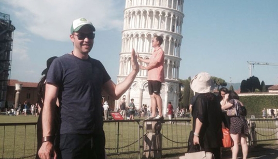 Cómo troll turistas en la Torre Inclinada de Pisa