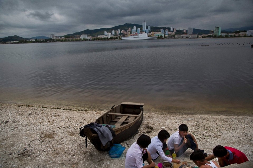 Corea del norte sin adorno en la parte Occidental de la lente del fotógrafo