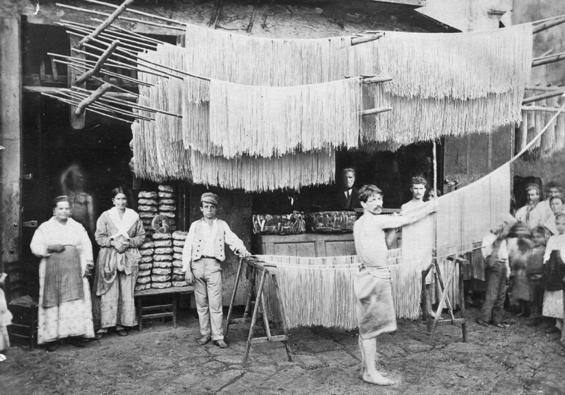 Cuando colgó fideos: fabricación de espaguetis a principios del siglo XX