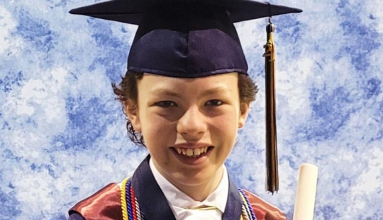 Cuando no perdí el tiempo en cuarentena: Un niño de 12 años se está graduando de la escuela secundaria y la universidad al mismo tiempo Cuando no perdí el tiempo en cuarentena: Un niño de 12 años se está graduando de la escuela secundaria y la universidad al mismo tiempo