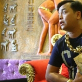 De oro, no de personas: Vietnamita empresario lleva 13 kg de joyería