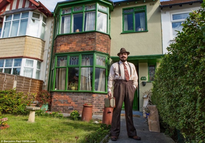De vuelta al pasado: los Británicos habían transformado su casa en el estilo de la década de 1930-erótico