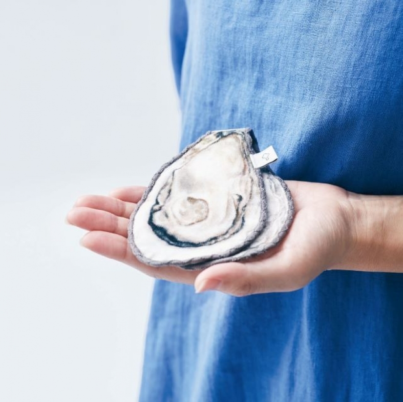 Delicacy on the shoulder: a Japanese firm has created an oyster-shaped handbag