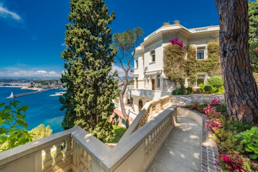 Dentro de la lujosa mansión de Sean Connery en la Riviera Francesa, a un precio de 2,5 mil millones