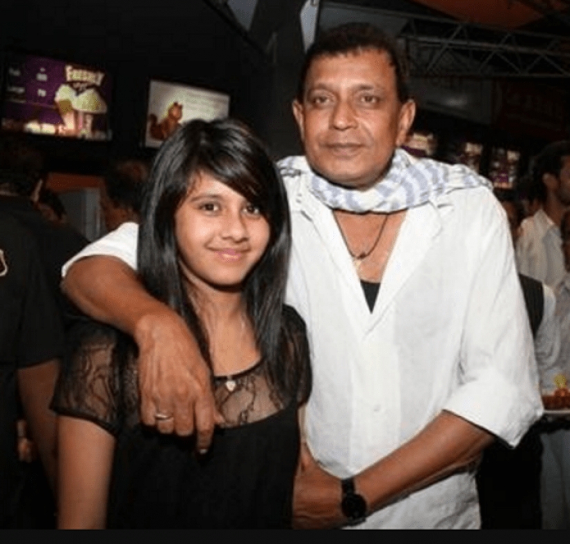 "Disco dancer" Mithun Chakraborty adoptó a una chica de un basurero, y creció como una belleza