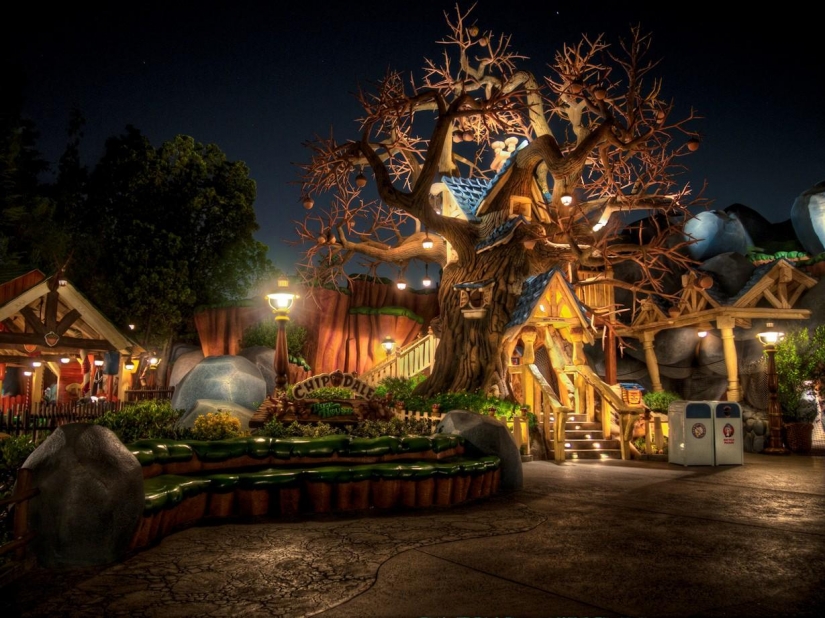 Disneyland es un mundo mágico donde los adultos se convierten en niños
