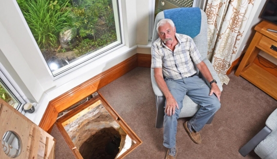 El abuelo encontró un viejo pozo en casa, de donde sacó una espada de 500 años y otros hallazgos