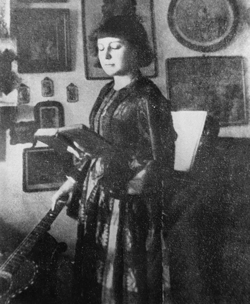 "El amor en forma femenina" por Marina Tsvetaeva. ¿Qué tipo de relación tenía el poeta con la actriz Sophia Golliday?