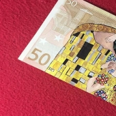 El arte vale más que el dinero: el Español dibuja los patrones elegantes en los billetes de 50 Euros