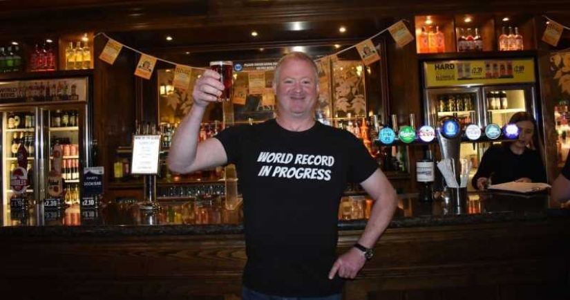 El británico fue a los pubs por un día para entrar en el Libro Guinness de los Récords