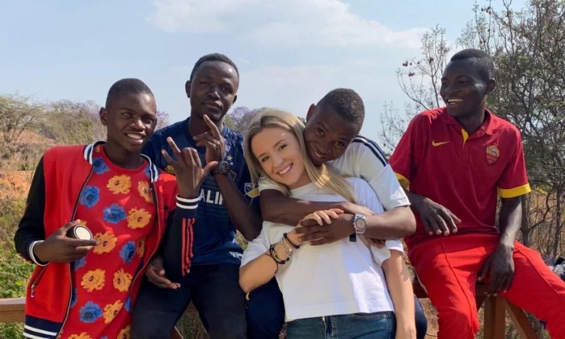 El corazón de la madre: cómo una mujer británica de 26 años adoptó a 14 huérfanos africanos