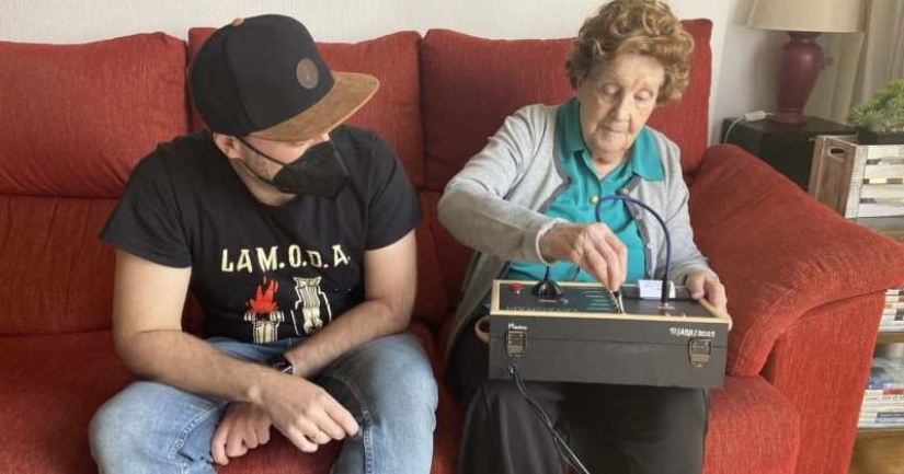 El español inventó el "telegrama analógico" para su querida abuela»