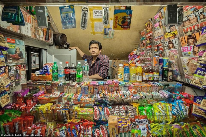 El fotógrafo canadiense Vladimir Antaki estudia la misteriosa vida de los comerciantes