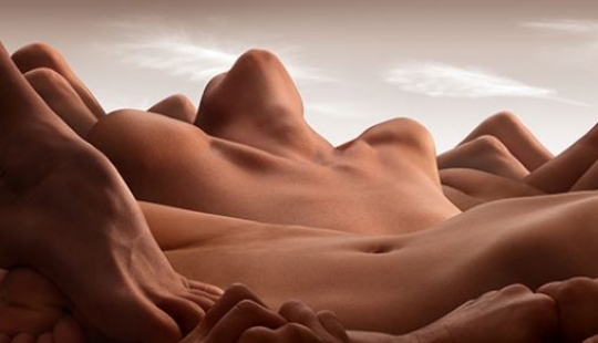 El fotógrafo crea paisajes utilizando solo cuerpos humanos y el resultado se ve genial