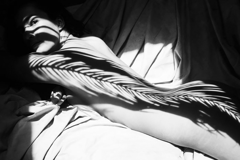 El fotógrafo Emilio Jiménez cubrió a las chicas desnudas con una sombra natural