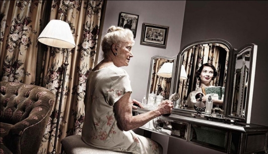 El mundo de los Recuerdos en el proyecto fotográfico "Reflections" de Tom Hussey