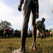 El ritual de la circuncisión: cómo se vuelven los hombres en Kenia