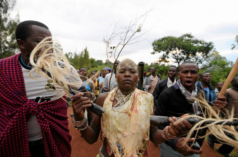 El ritual de la circuncisión: cómo se vuelven los hombres en Kenia
