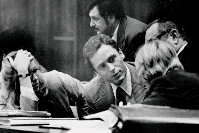 El señor Mortal Encantos, que en realidad era un asesino en serie y necrophile Ted Bundy
