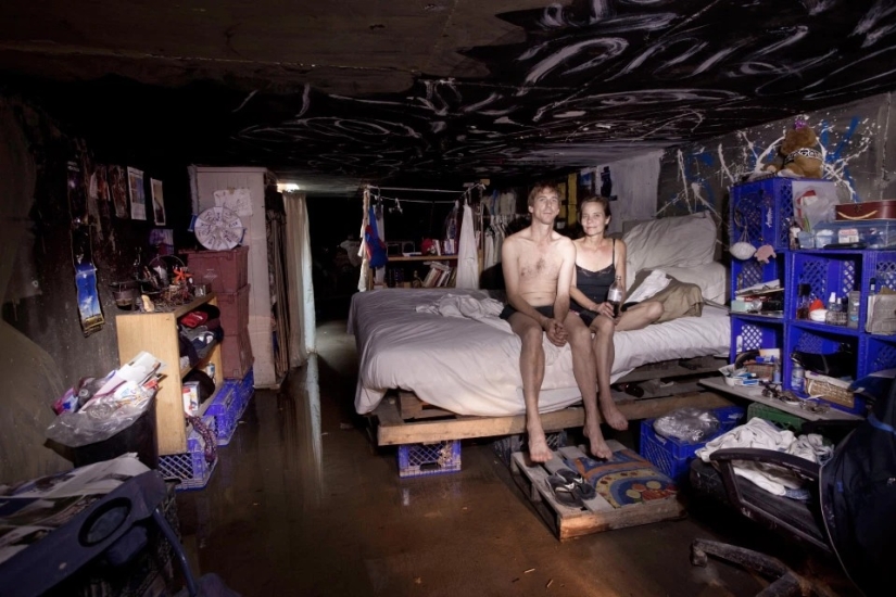 El submundo de la ciudad del pecado: una vida sin hogar en la oscuridad de los túneles de Las Vegas