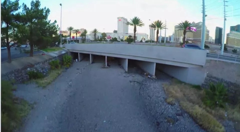 El submundo de la ciudad del pecado: una vida sin hogar en la oscuridad de los túneles de Las Vegas