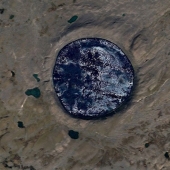 El tipo busca cosas interesantes en Google Earth, y aquí están 18 de sus mejores hallazgos.