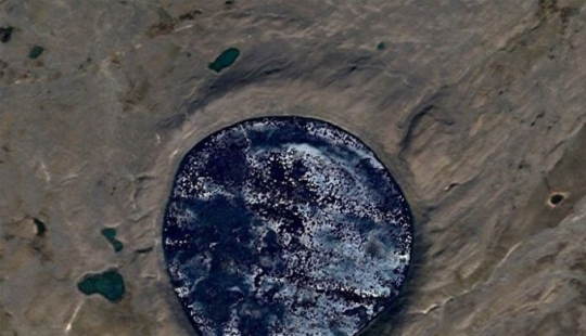 El tipo busca cosas interesantes en Google Earth, y aquí están 18 de sus mejores hallazgos.