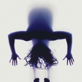 El yoga desnudo y no de la cámara: el aspecto clásico de la asanas de la parte inferior