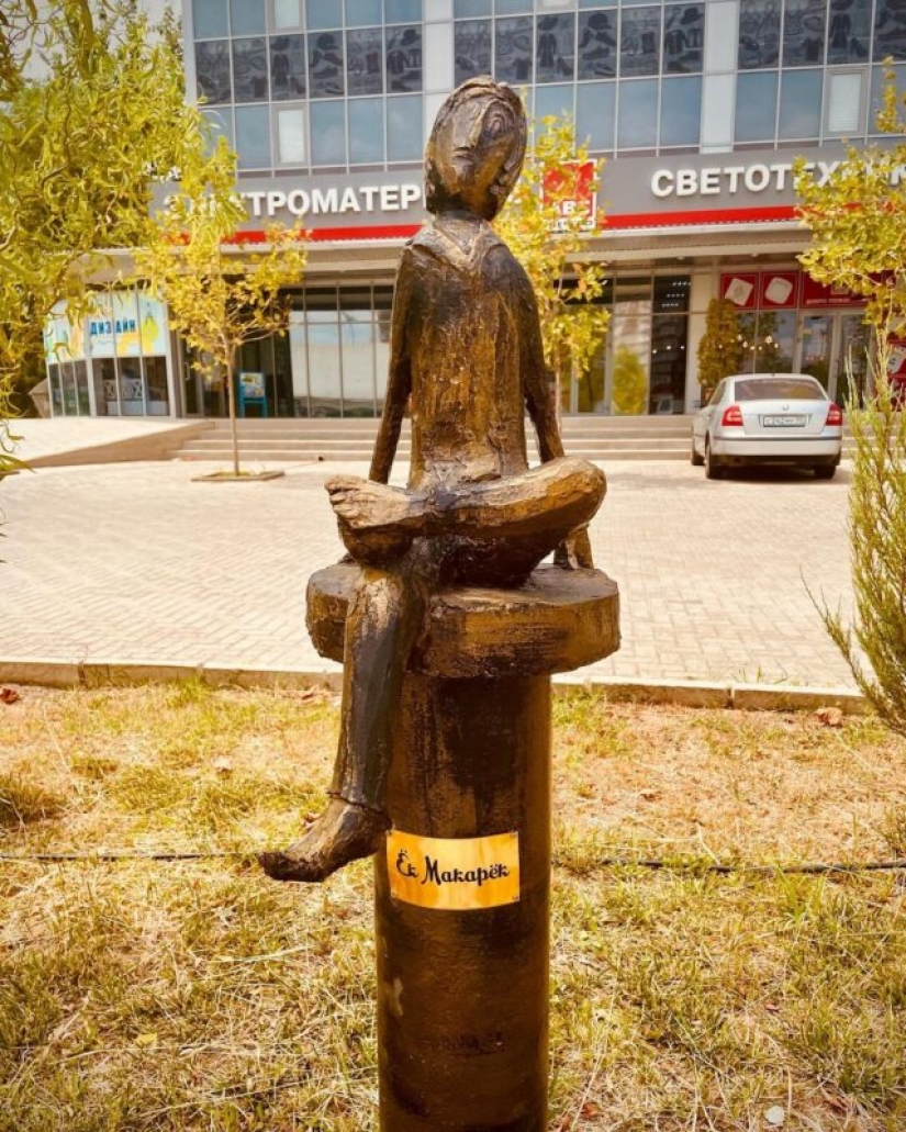 En Krasnodar, uno de los callejones de la ciudad fue capturado por esculturas de palabrotas y unidades fraseológicas