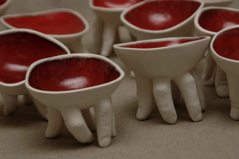 Escultor israelí crea platos de cerámica que pueden huir de ti
