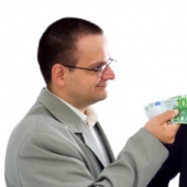 España ha lanzado un programa de rehabilitación para funcionarios que no pueden evitar robar