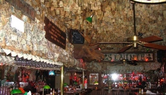 Este pub en Florida está decorado con billetes por un total de dos millones de dólares Este pub en Florida está decorado con billetes por un total de dos millones de dólares
