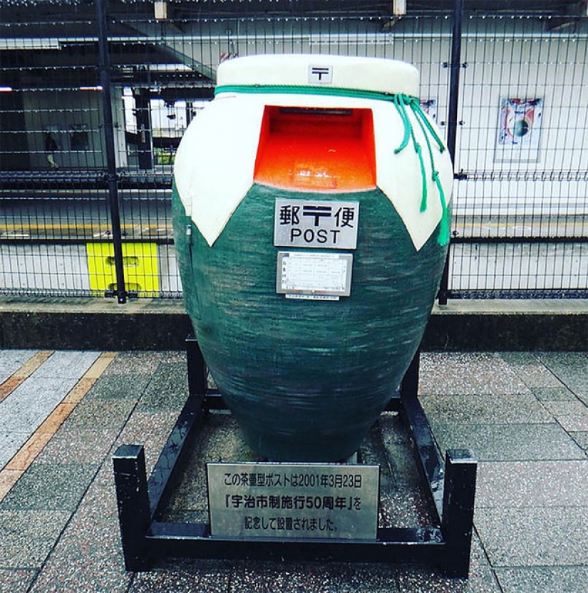 Even mailboxes in Japan are very strange