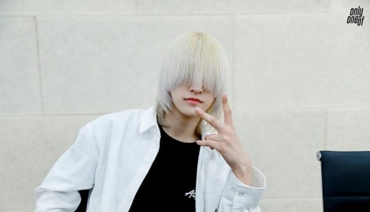 Faceless Star: Why a Korean singer hides his face behind long hair