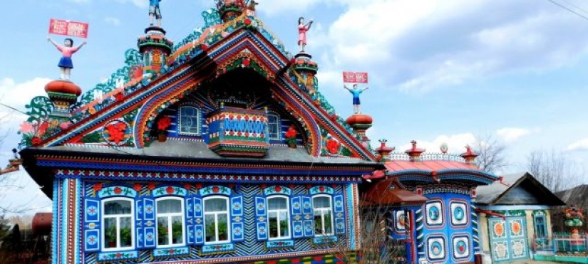 Fairy-tale houses in Russian villages