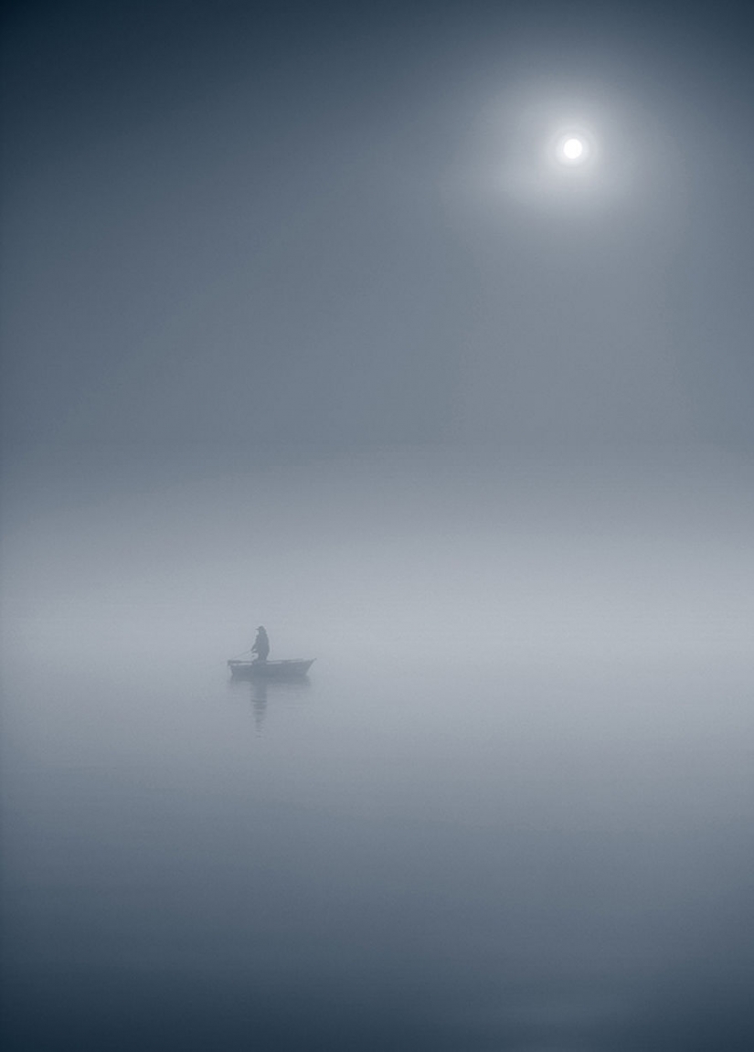 Foggy life on the lake