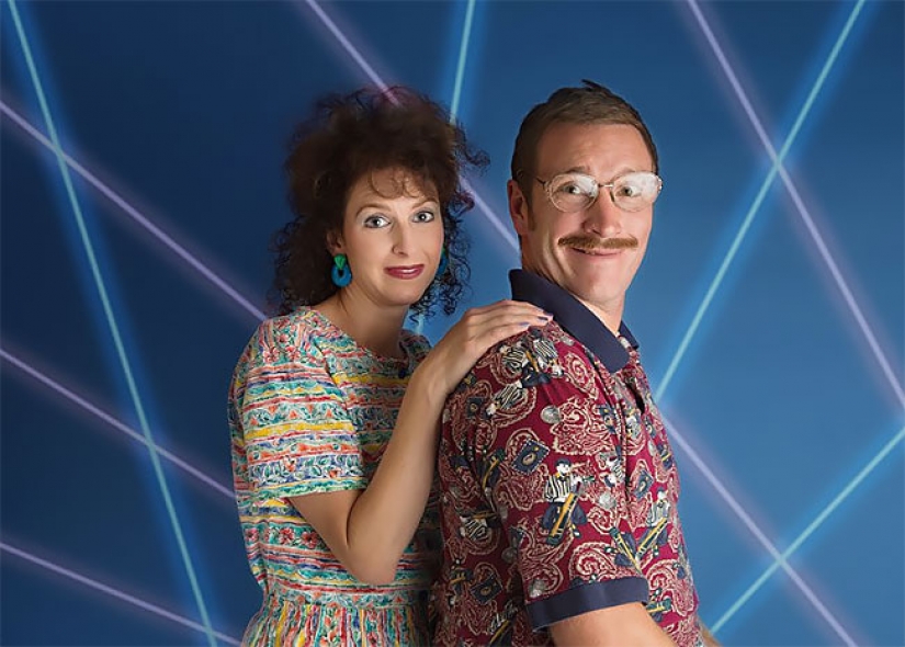 For the 10th anniversary of their marriage, the couple starred in a stupid photo shoot in the style of the 80s