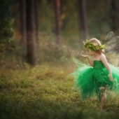 Fotos creativas de niños en imágenes de hadas.