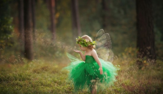 Fotos creativas de niños en imágenes de hadas.