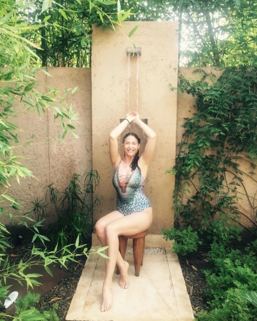Frescura seductora: las fotos calientes de bellezas en la ducha conquistan Instagram