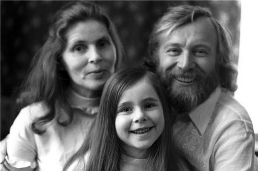 From personal archives: touching family photos of favorite actors from childhood