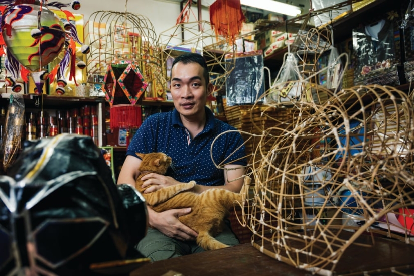 From snake soup to witchcraft: Hong Kong street vendors - in pictures