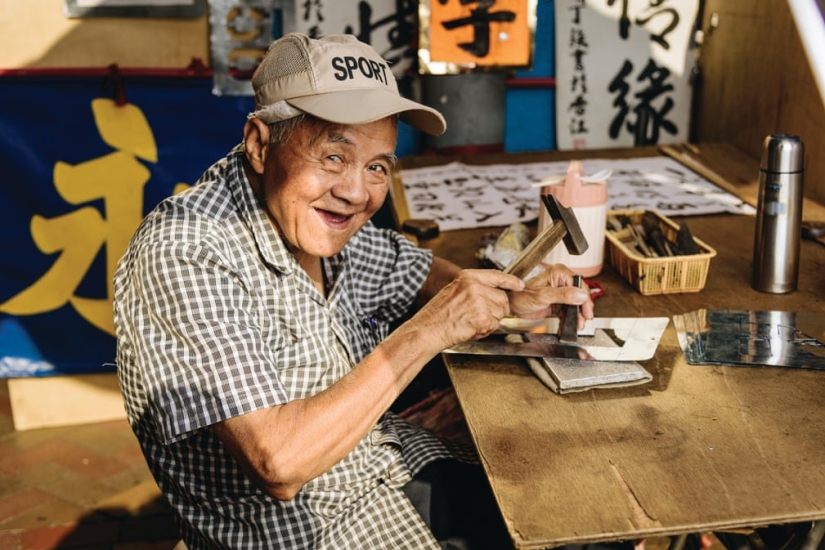 From snake soup to witchcraft: Hong Kong street vendors - in pictures