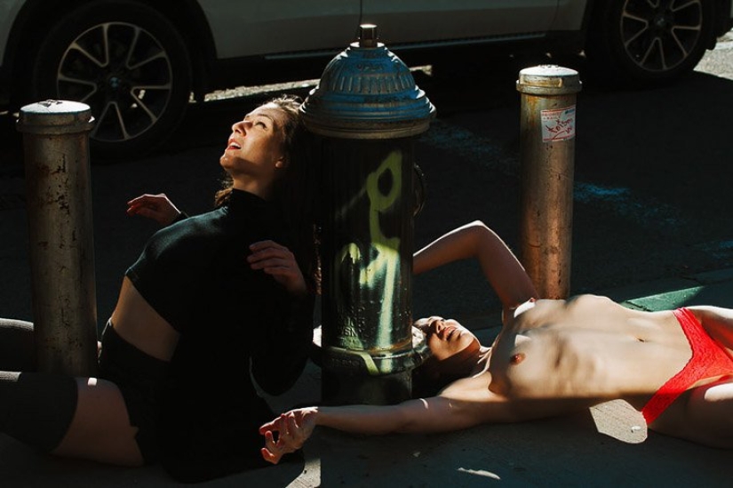 "Fucking New York": beautiful nude girls making love with the city