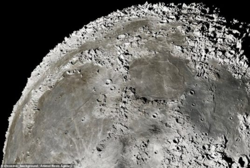 Full moon. Photographer brings together 200,000 images of the Moon to reveal every crater and crack on its surface in incredible detail