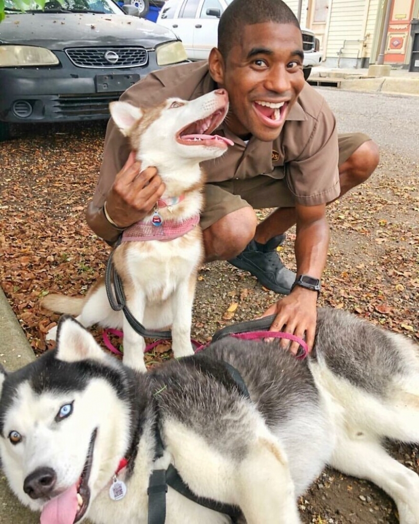 Funny courier photographed with every dog he meets